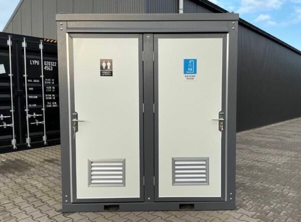 Sanitärcontainer mit WC und Dusche