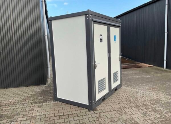 Sanitärcontainer mit WC und Dusche