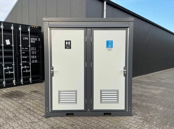 Sanitärcontainer mit WC und Dusche