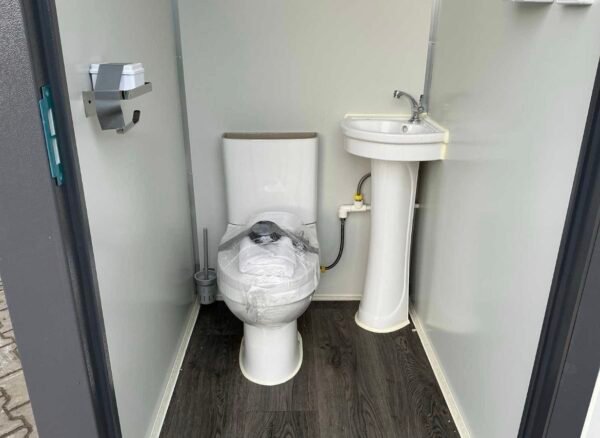 Sanitärcontainer mit WC und Dusche
