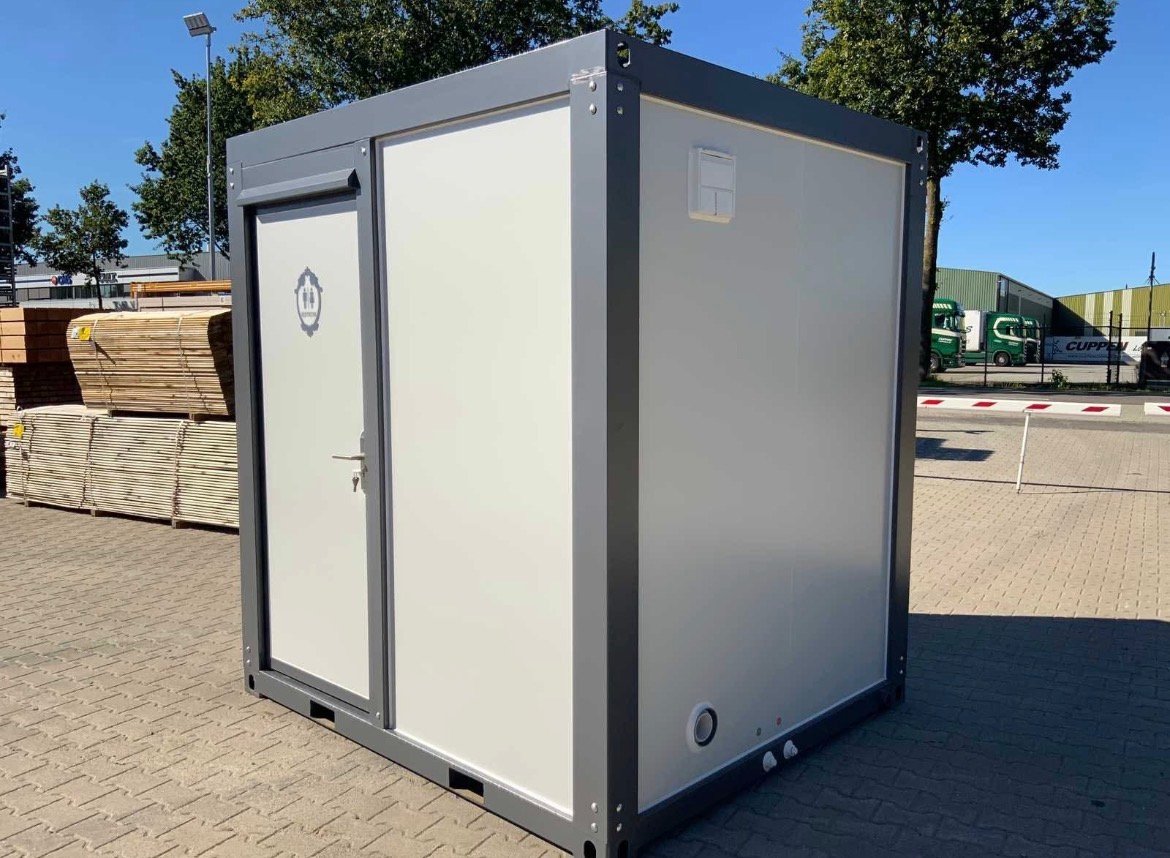 Sanitärcontainer mit WC und Dusche