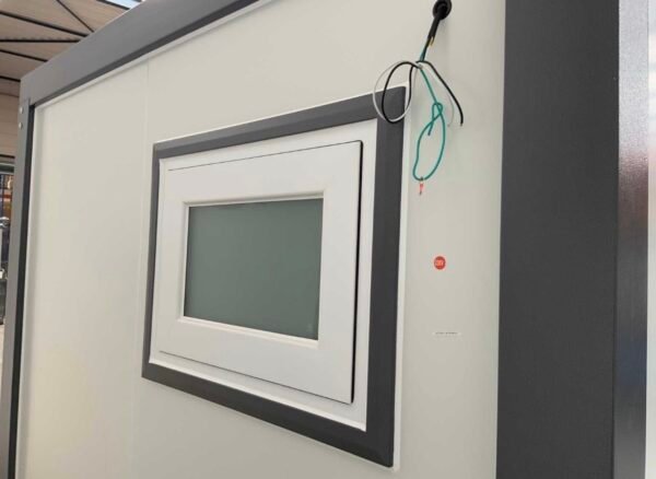 Sanitärcontainer mit WC und Dusche