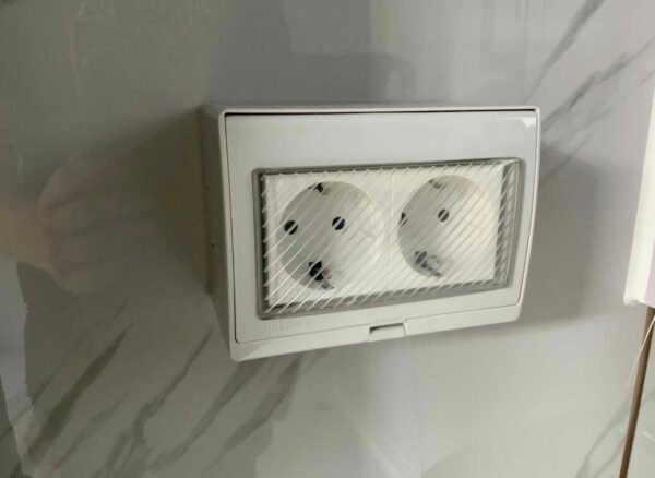 Sanitärcontainer mit WC und Dusche