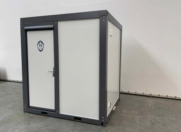 Sanitärcontainer mit WC und Dusche