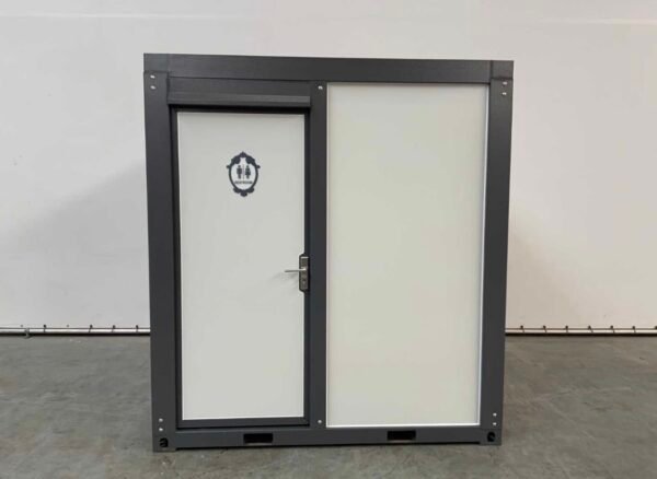 Sanitärcontainer mit WC und Dusche