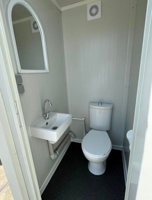 Sanitärcontainer / WC-Einheit / Gebraucht