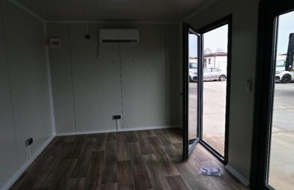 BÜROCONTAINER / WOHNCONTAINER / 6 x 3 x 2,80 m