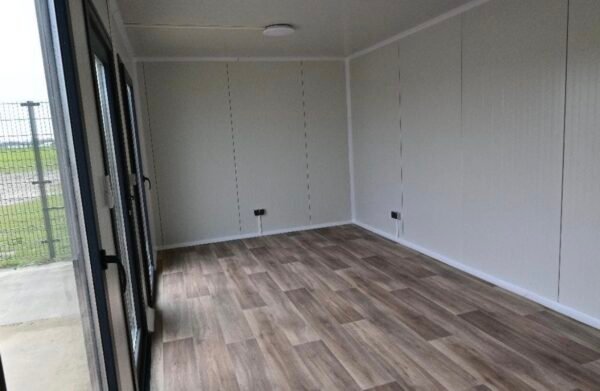 BÜROCONTAINER / WOHNCONTAINER / 6 x 3 x 2,80 m