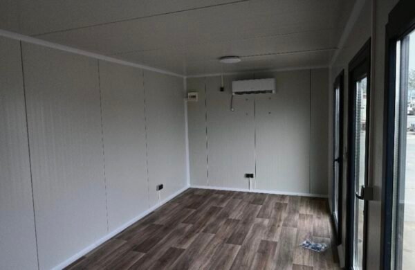 BÜROCONTAINER / WOHNCONTAINER / 6 x 3 x 2,80 m