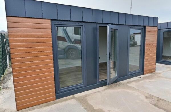 BÜROCONTAINER / WOHNCONTAINER / 6 x 3 x 2,80 m