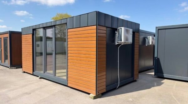 BÜROCONTAINER / WOHNCONTAINER / 6 x 3 x 2,80 m