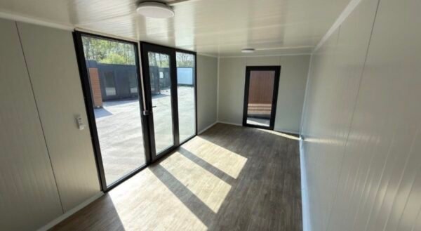BÜROCONTAINER / WOHNCONTAINER / 6 x 3 x 2,80 m