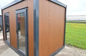 BÜROCONTAINER / WOHNCONTAINER / 4 x 2,40 x 2,80 m