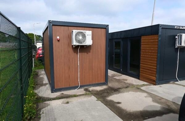 BÜROCONTAINER / WOHNCONTAINER / 4 x 2,40 x 2,80 m