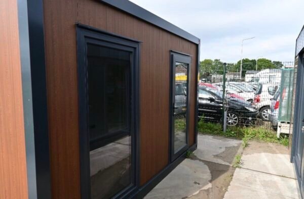BÜROCONTAINER / WOHNCONTAINER / 4 x 2,40 x 2,80 m