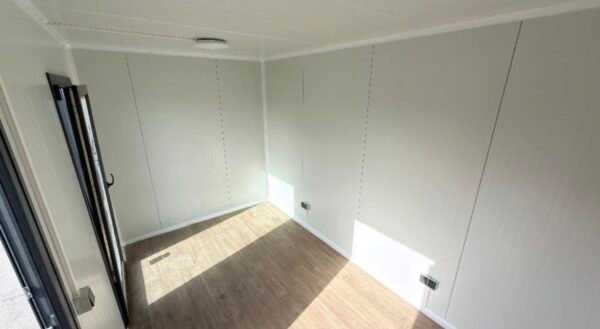 BÜROCONTAINER / WOHNCONTAINER / 4 x 2,40 x 2,80 m